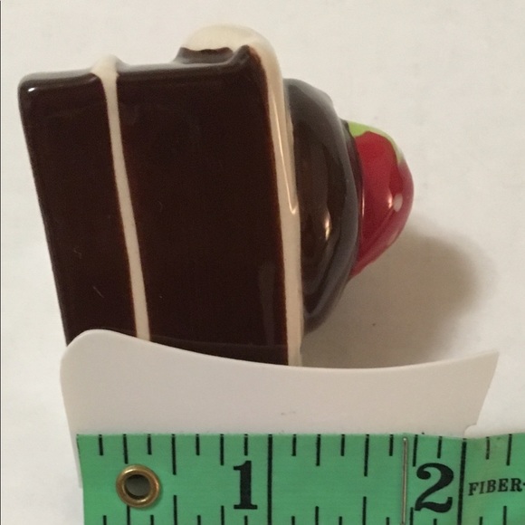 Cake Slice Salt Shakers - Picture 12 of 12